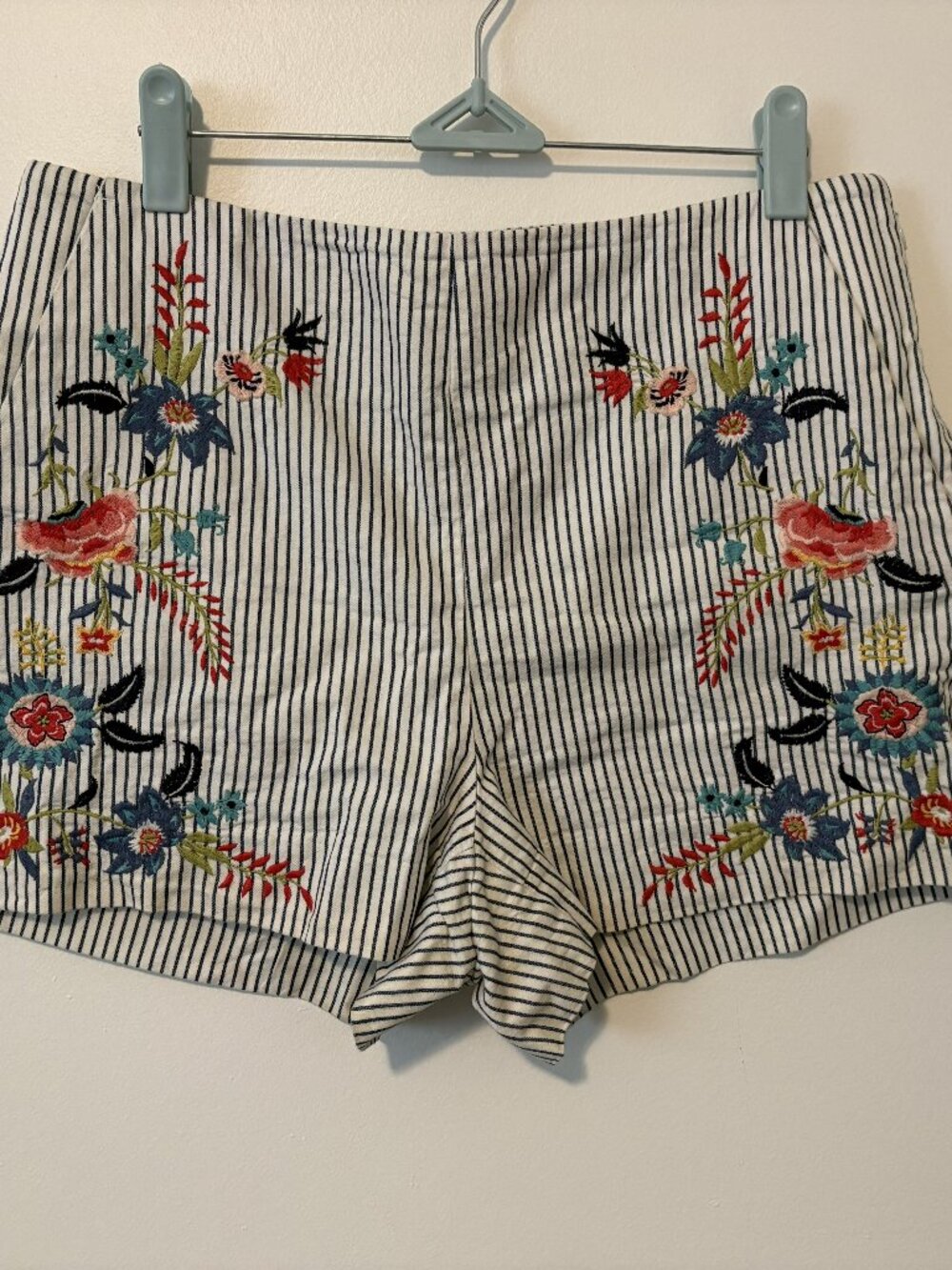 Embroidery Flower Shorts with Stripes | Loft Size 4